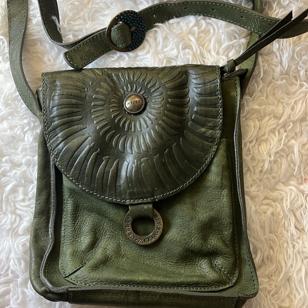 Vintage Velez leather crossbody bag - Picture 2 of 8